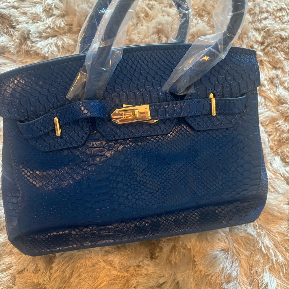 ****SOLD*****Elegant Blue Snake-Embossed Women's Bag